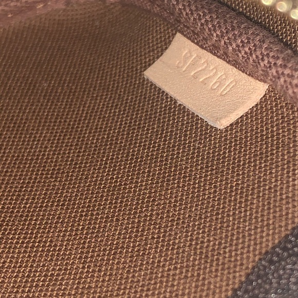 Authentic LOUIS VUITTON Monogram Mini Pochette Bag - Picture 9 of 10
